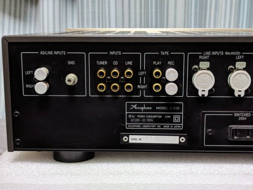 Accuphase E-210プリメインアンプ 210W Accuphase E-210プリメインアンプ 210W