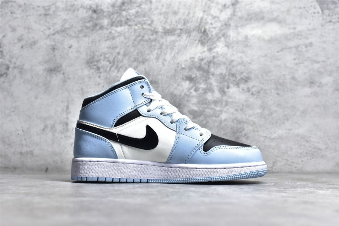 White and baby clearance blue jordan 1