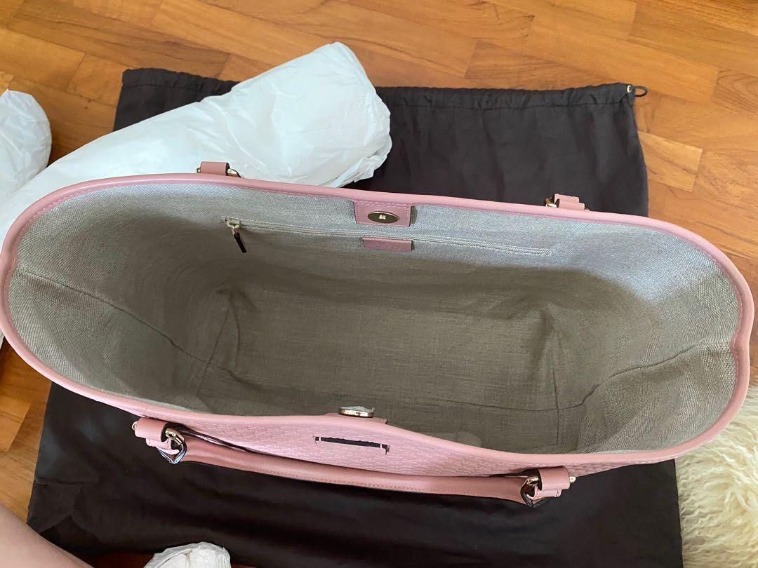 Authentic Gucci Joy Micro Guccissima Large Pink (Category: Luxury Bags & Wallets) located in Quezon City. Submitted by breakmyfashion (Listing ID 1202175896, Image 2). Description: Dimensions: Height: 10” Depth: 6.25” Width: 17” Material: Leather Closure: Magnet Comes with dust bag and cards. .