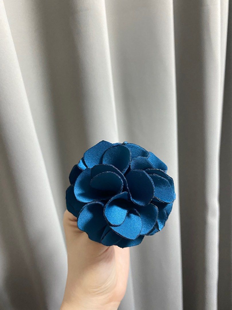 Brooch (Category: Brooches) located in Manila. Submitted by aizeldd (Listing ID 1202231996, Image 3). Description: Brand: Brooch & Co. Made to order Available in different colors Handcrafted fabric brooch.
