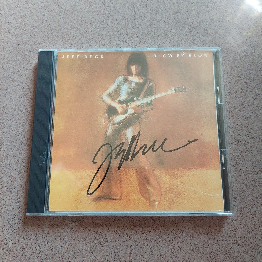 CD Autographed by Jeff Beck 簽名Blow by Blow /已售, 興趣及遊戲