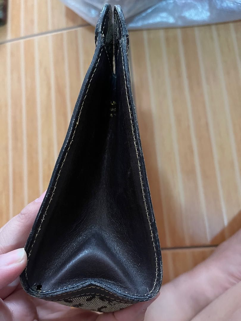 celine clutch (Category: Luxury Bags & Wallets) located in Antipolo. Submitted by ambercs (Listing ID 1202089415, Image 3). Description: auth celine clutch preloved tolerable sign of usage flaw: super small hole sa isang gilid hindi halata. possible gawin lagyan ng leather sticker.