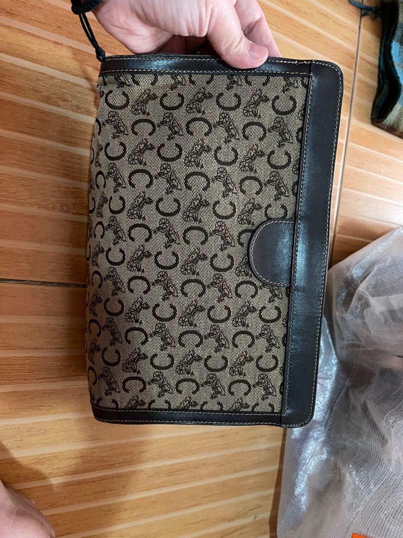 celine clutch (Category: Luxury Bags & Wallets) located in Antipolo. Submitted by ambercs (Listing ID 1202089415, Image 1). Description: auth celine clutch preloved tolerable sign of usage flaw: super small hole sa isang gilid hindi halata. possible gawin lagyan ng leather sticker.