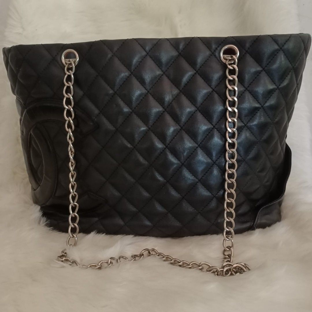 chanel quilted bag with chain