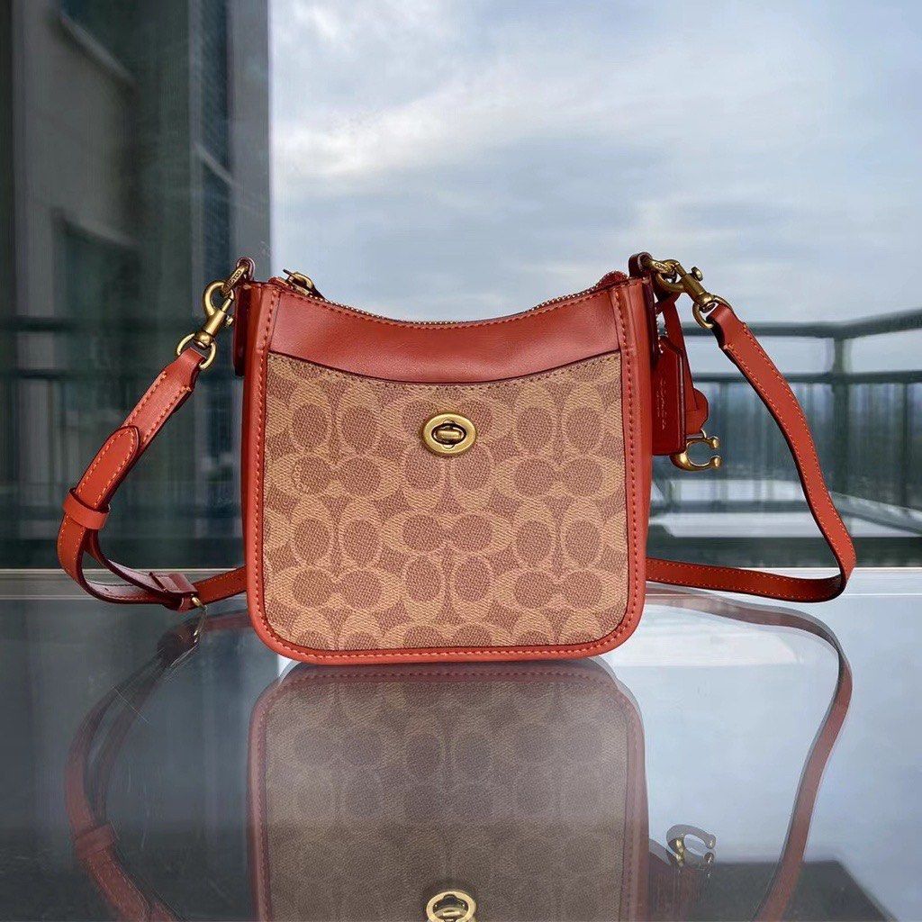 Coach chaise crossbody sales in signature canvas