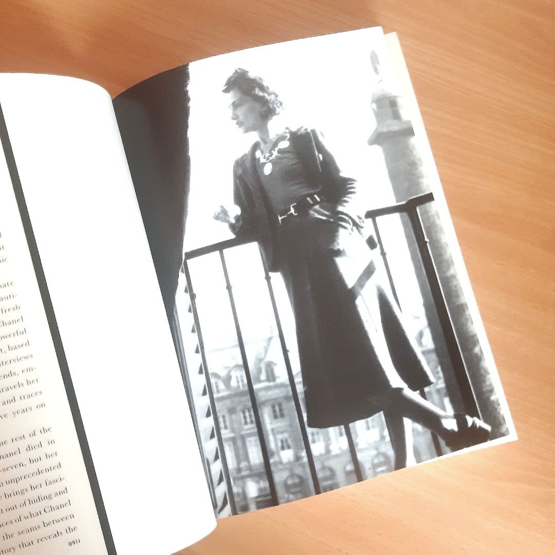 Currently Reading / Coco Chanel: The Legend, The Life-Illustration