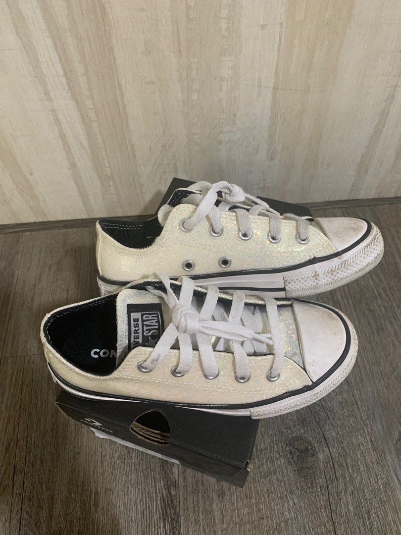Girl converse hot sale