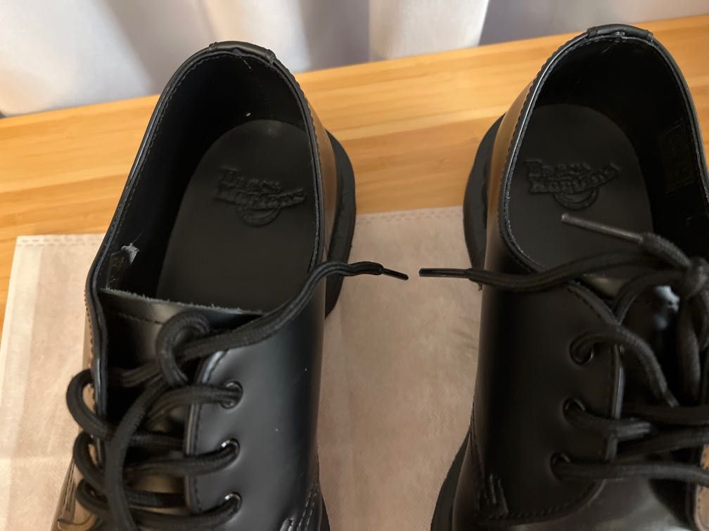 Dr Martens 1461 黑線皮鞋，正貨，買咗唔夠2個月，著咗3次，非常新淨 