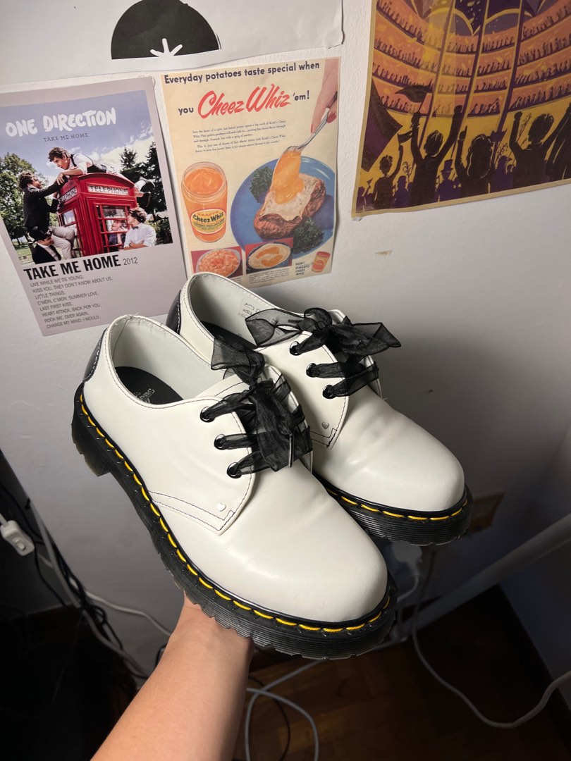 White womens shop doc martens