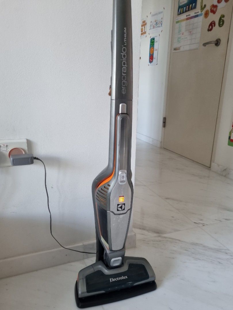Electrolux ergorapido vacuum charging dock, TV & Home Appliances