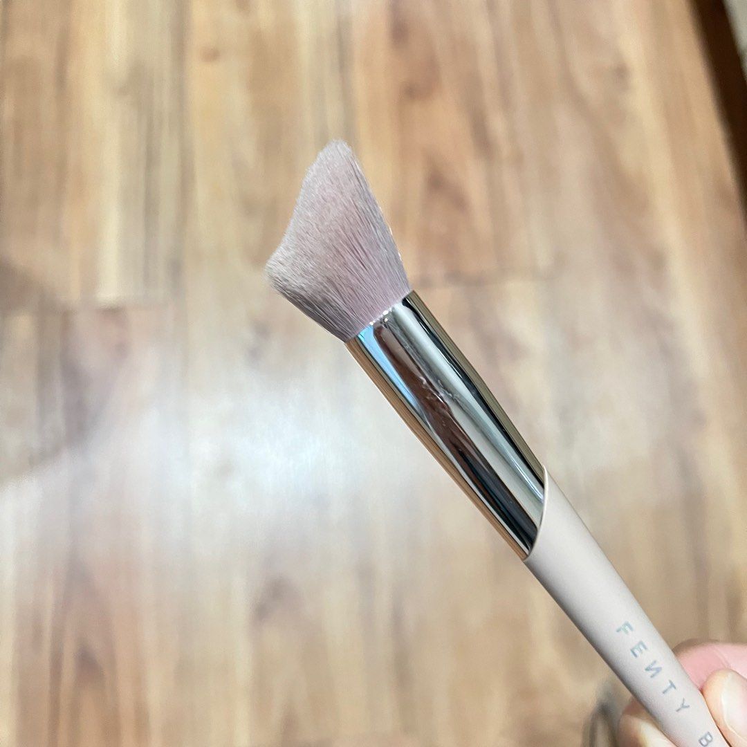 FENTY BEAUTY Highlighter Brush, Beauty & Personal Care, Face, Makeup on