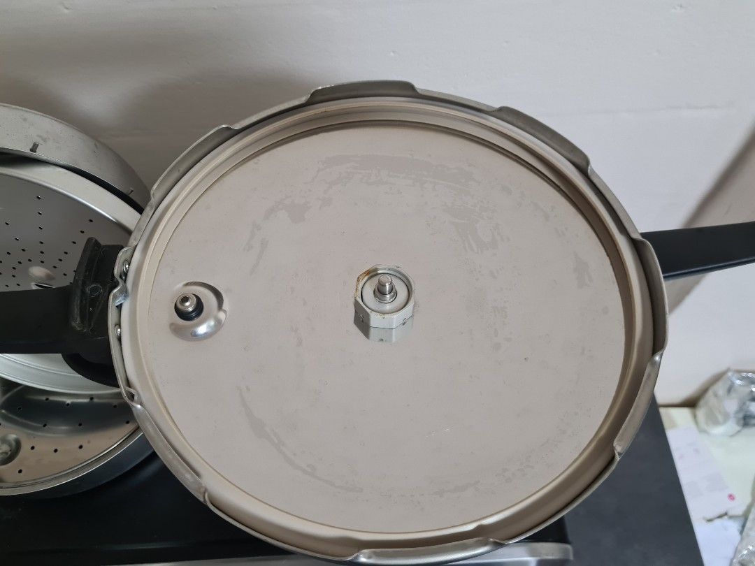 Fissler Vitavit Pressure Cooker, Furniture & Home Living, Kitchenware
