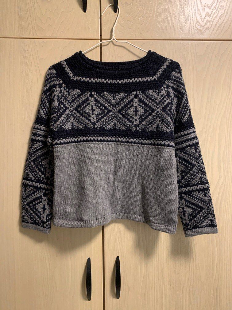 GU grey n blue sweater 灰藍併色毛衣, 女裝, 上衣, 其他上衣- Carousell