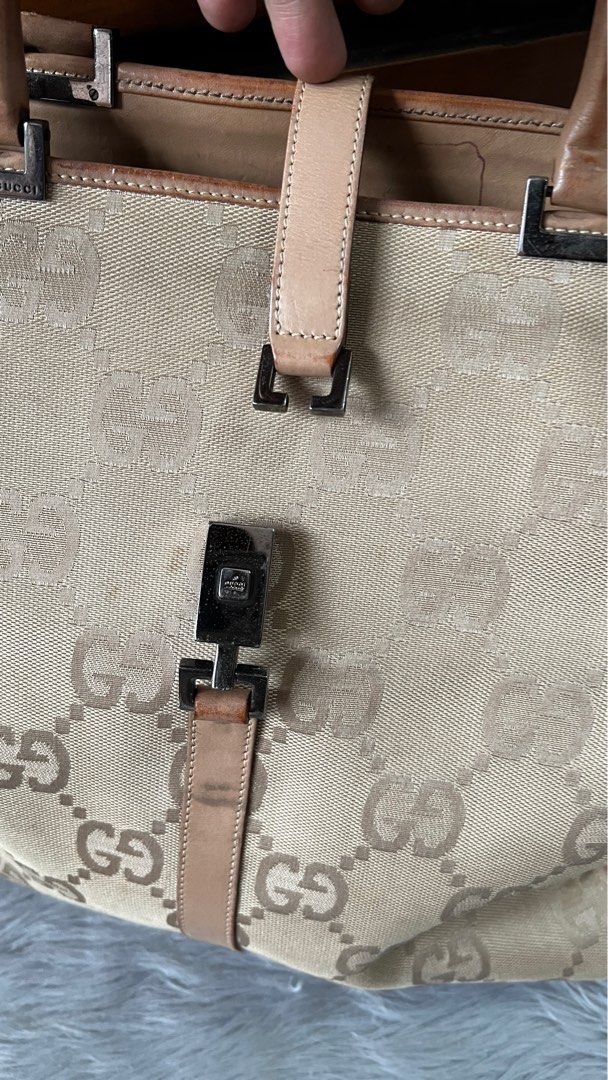 100% Original Preloved Gucci Bag (Category: Luxury Bags & Wallets) located in Manila. Submitted by luce_stella (Listing ID 1202063573, Image 2). Description: 100% Original Preloved Gucci Bag From Canada Well used Canvas body but leather trims (handle and bottom and corners) Kayo na po bahala magpalinis gaganda na siya nang sobra Flaw: Lock is broken .