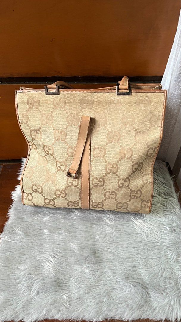 100% Original Preloved Gucci Bag (Category: Luxury Bags & Wallets) located in Manila. Submitted by luce_stella (Listing ID 1202063573, Image 1). Description: 100% Original Preloved Gucci Bag From Canada Well used Canvas body but leather trims (handle and bottom and corners) Kayo na po bahala magpalinis gaganda na siya nang sobra Flaw: Lock is broken .