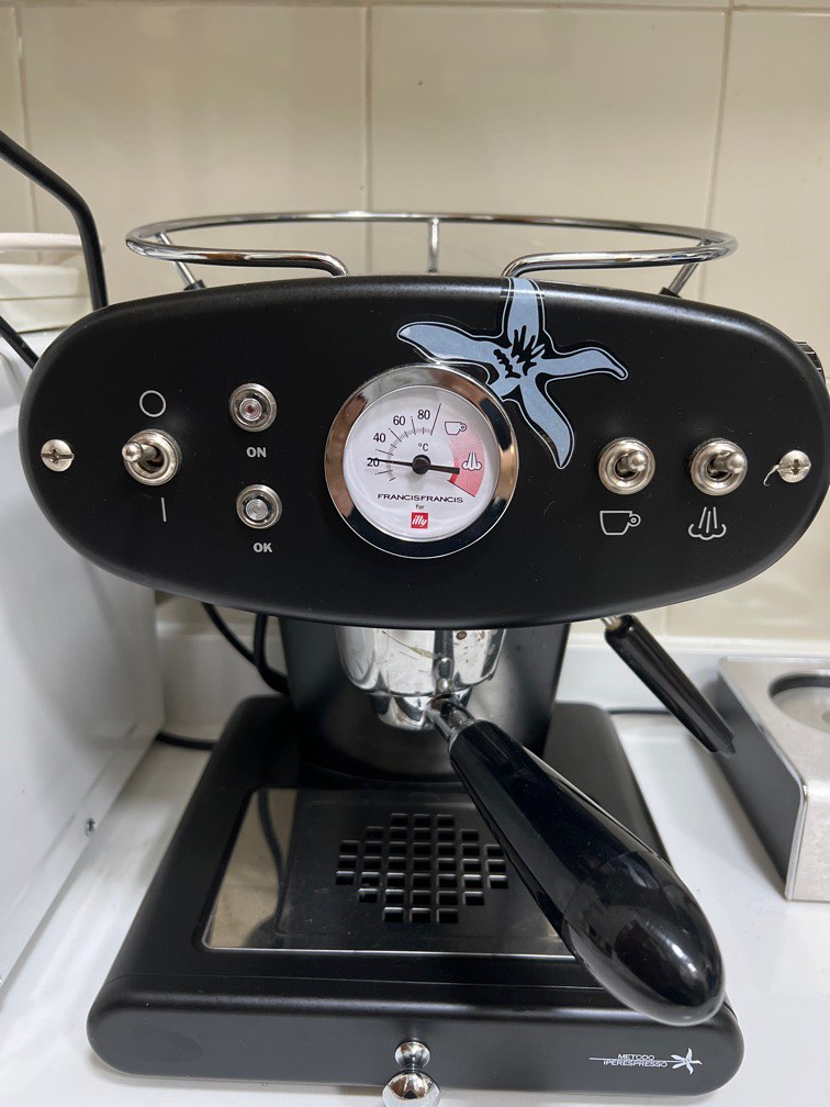 Illy coffee machine and milk steamer, TV & Home Appliances, Kitchen