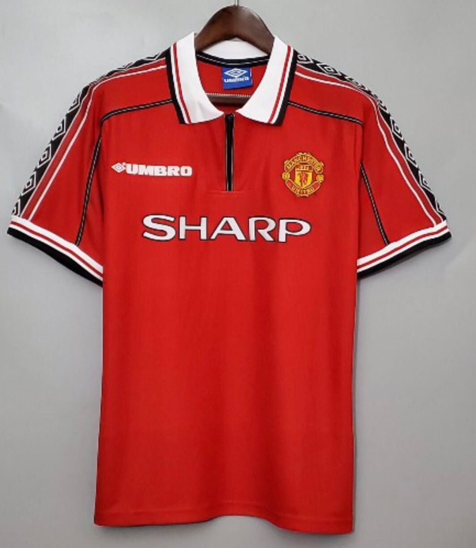 Jersi Retro Manchester United, Men's Fashion, Activewear on Carousell