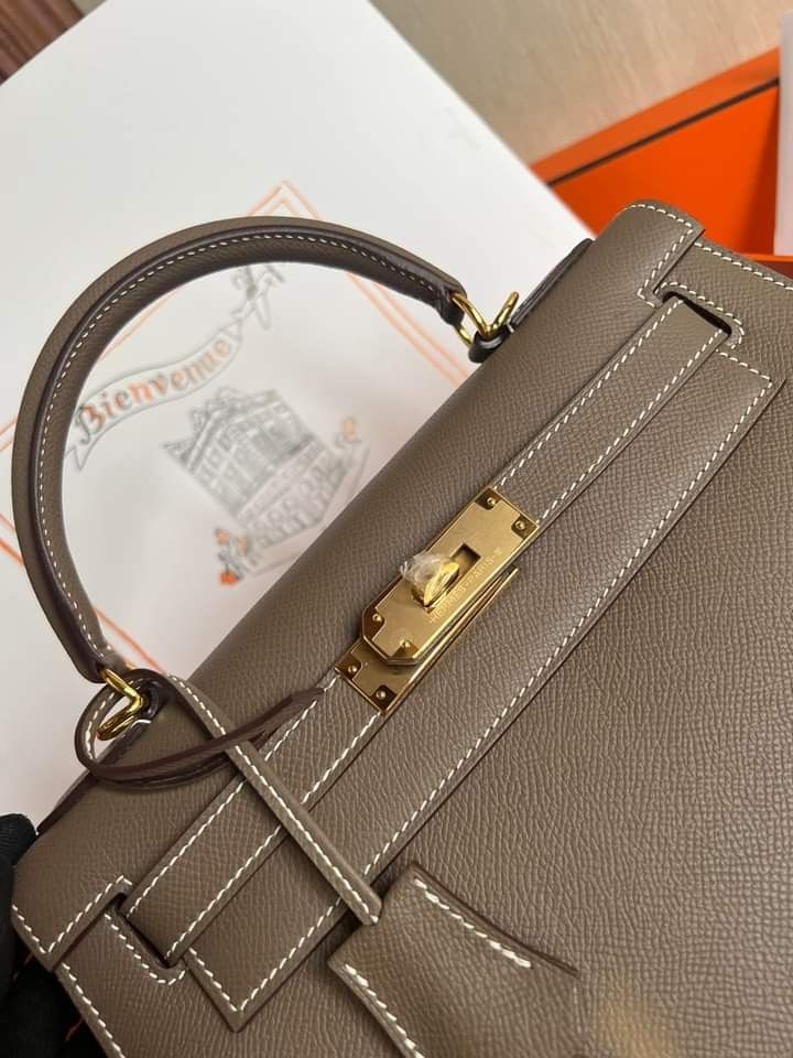 Kelly (Category: Luxury Bags & Wallets) located in Paranaque City. Submitted by wacko26 (Listing ID 1202122606, Image 3). Description: kelly 28 Available Topgrade Premium quality Kelly 28cm Epsom Leather With complete InclusioN Actual picture...