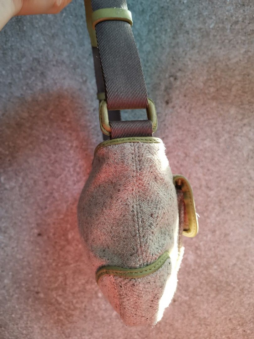 Lacoste Vintage Shoulder Bag (Category: Luxury Bags & Wallets) located in Butuan. Submitted by yangzzzverzosa (Listing ID 1202146009, Image 2). Description: minimal signs of wear; light color transfer handle 💚 small size 💚.