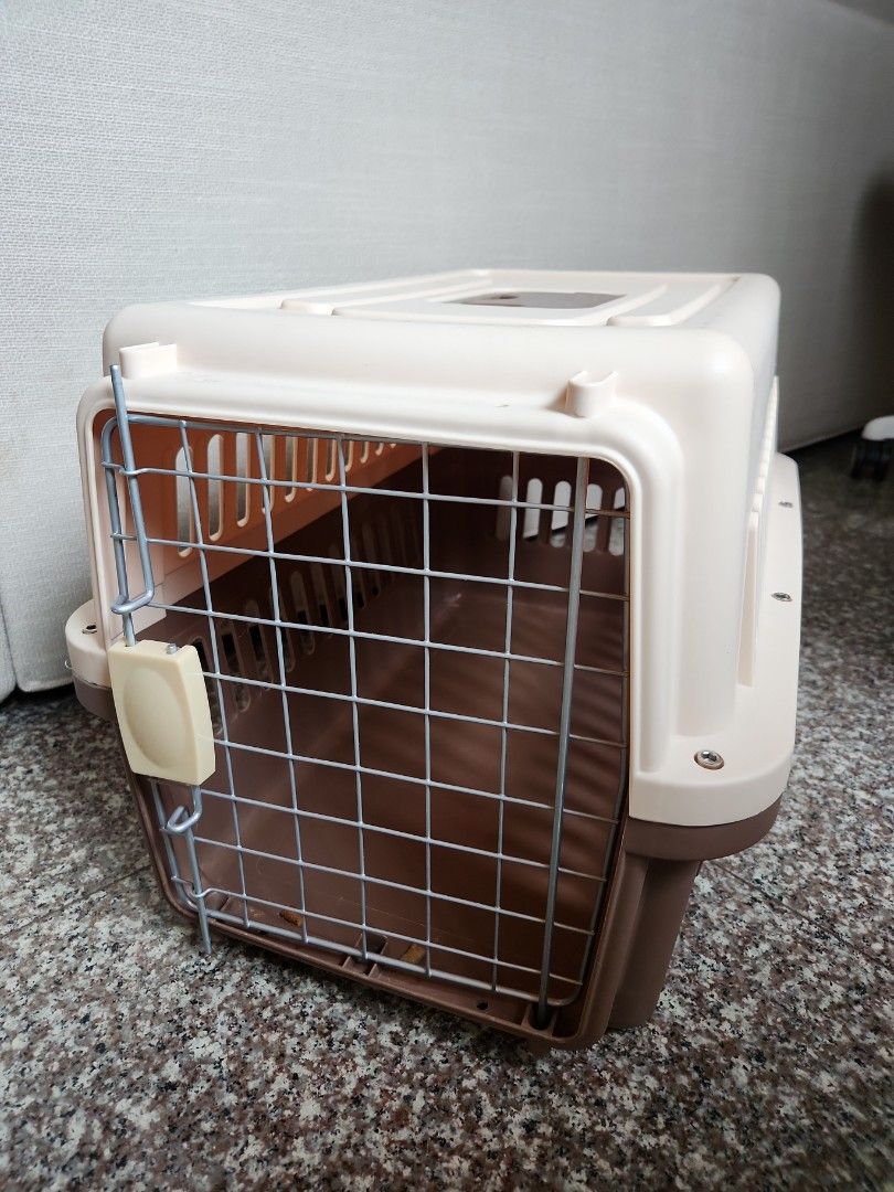Large and Hard pet carrier, Pet Supplies, Homes & Other Pet Accessories