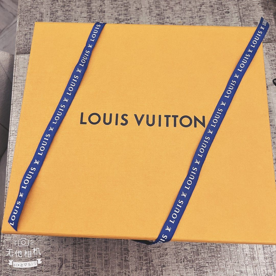 Louis Vuitton EPI Sac Plat Bb (M58660)