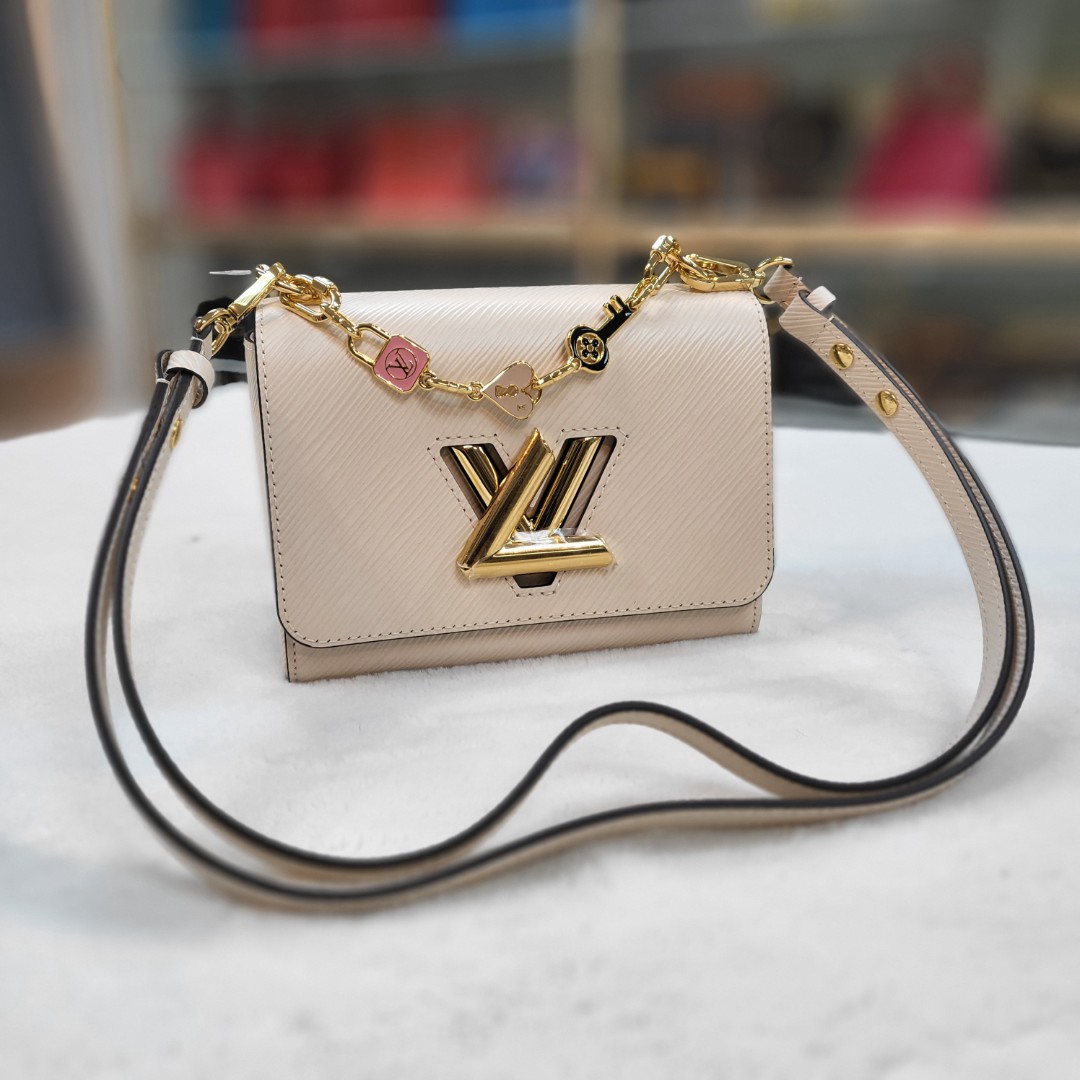 Louis Vuitton Lv Twist Pm Shoulder Bag Epi Black Gold