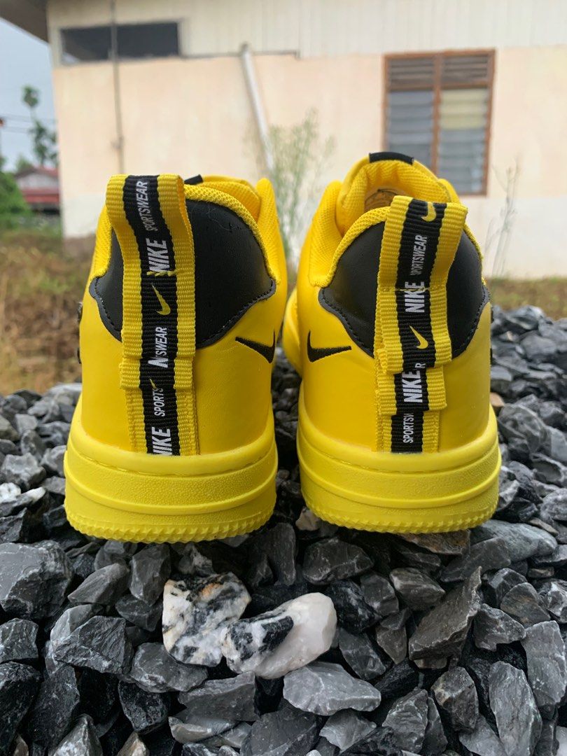 Nike utility 2025 yellow