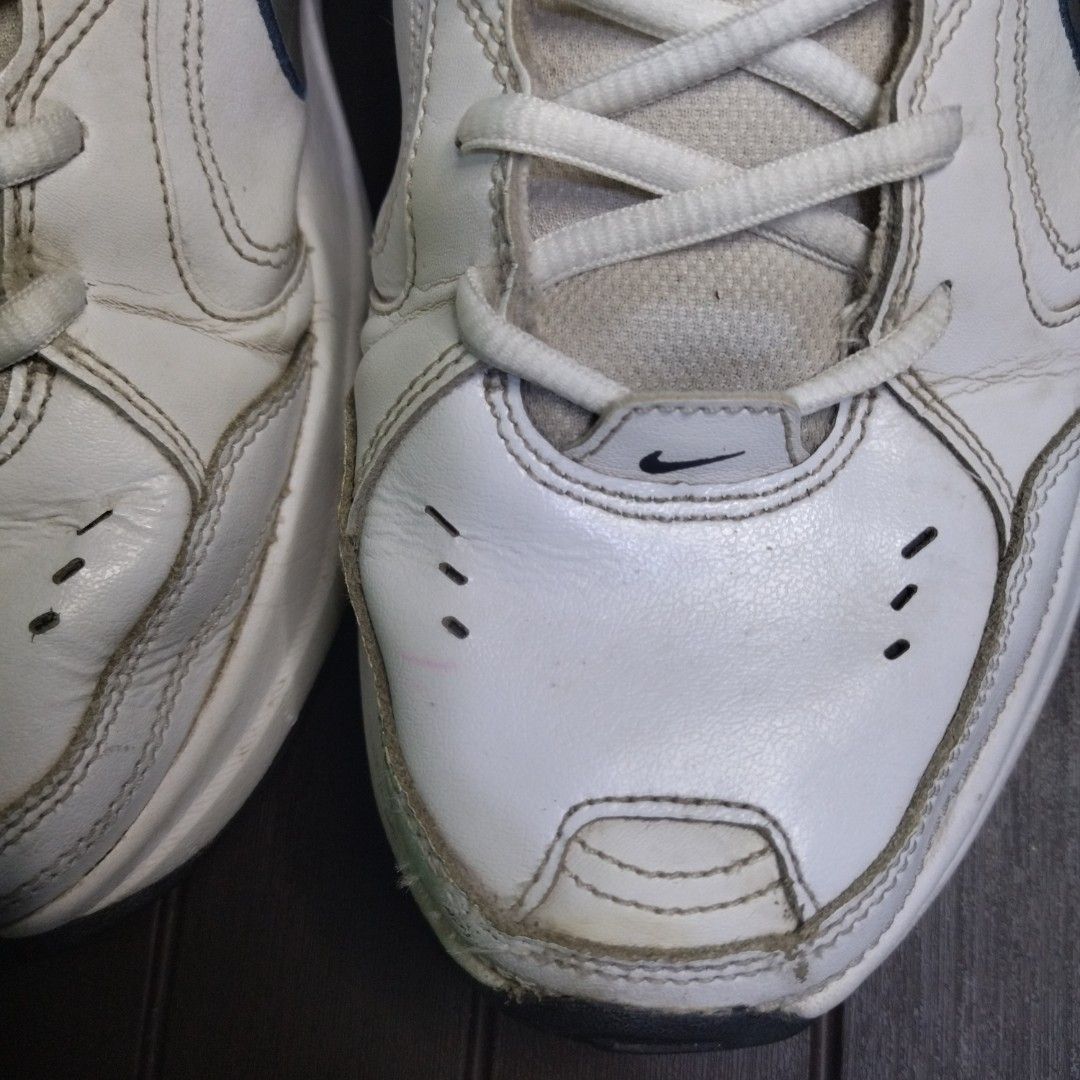 squeaky nike air monarch