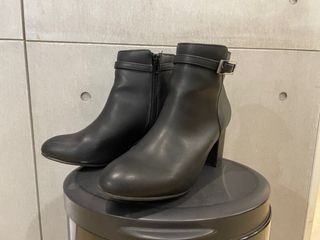 Nuovo 日系黑色短靴 23.5（23可穿）