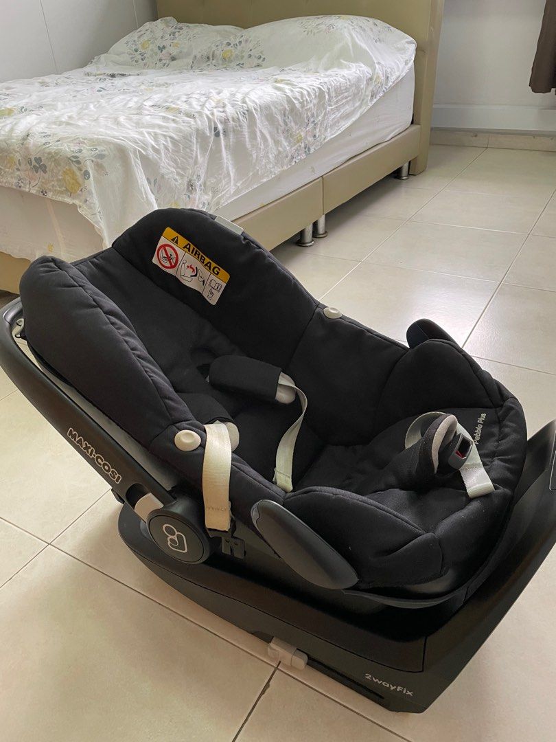 Pebble Plus and 2wayfix ISO fix base, Babies & Kids, Going Out, Car