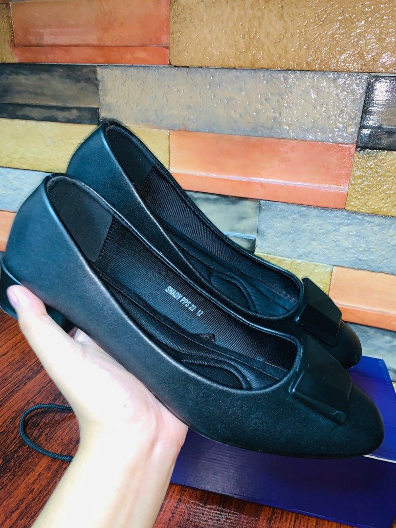 Parisian plus store size sandals