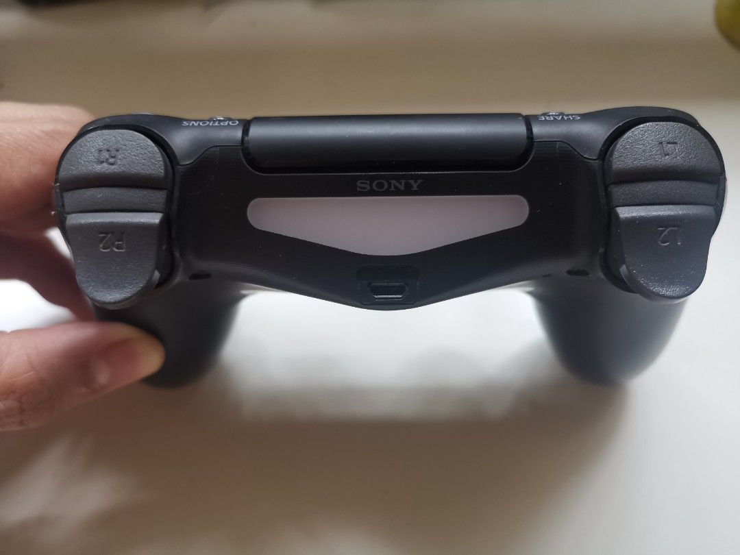 P2 on top ps4 controller