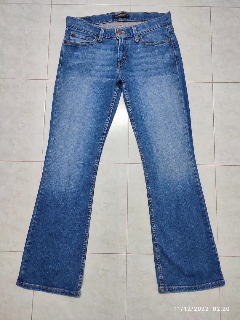 Size 31 Levis ladies 524 Bootcut, Women's Fashion, Bottoms, Jeans &  Leggings on Carousell