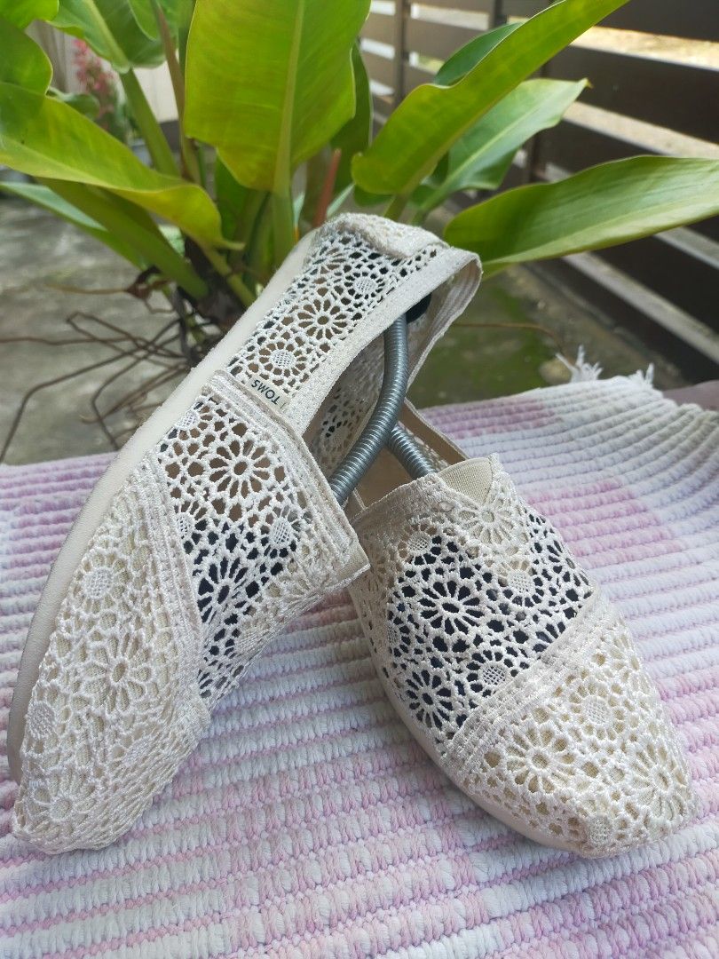 Toms lace sale slip ons