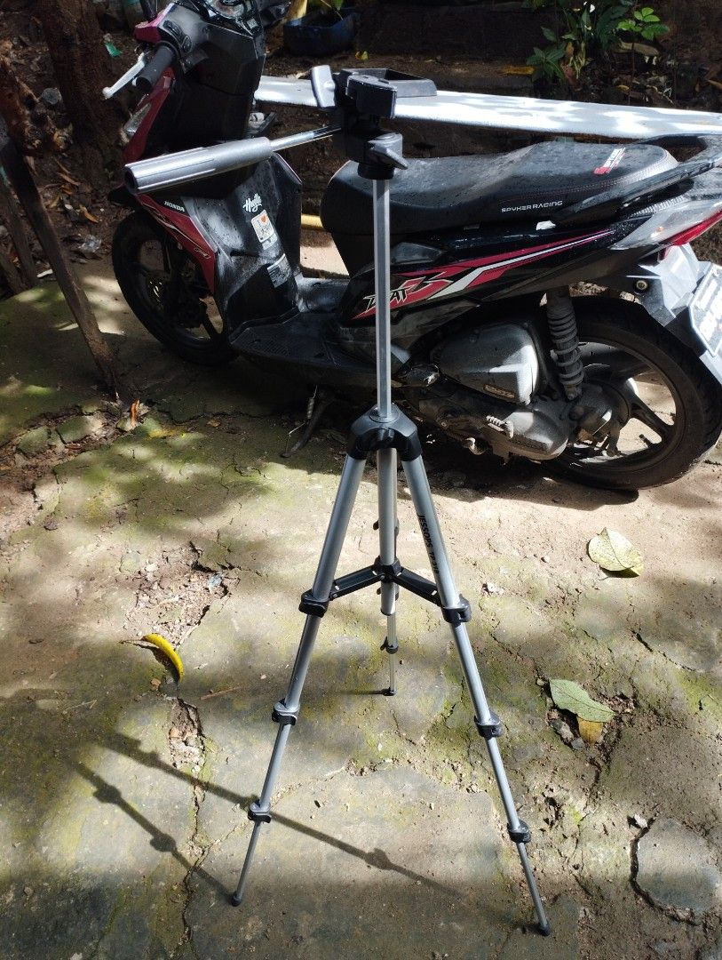 TRIPOD SALE, Photography, Photography Accessories, Tripods & Monopods