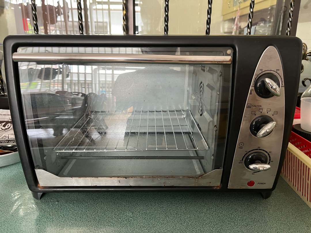 Used oven, Furniture & Home Living, Kitchenware & Tableware, Cookware