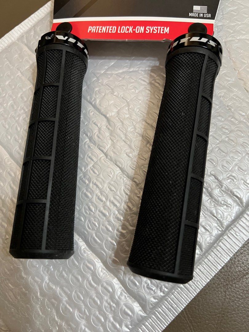 Vitus lock on store grips