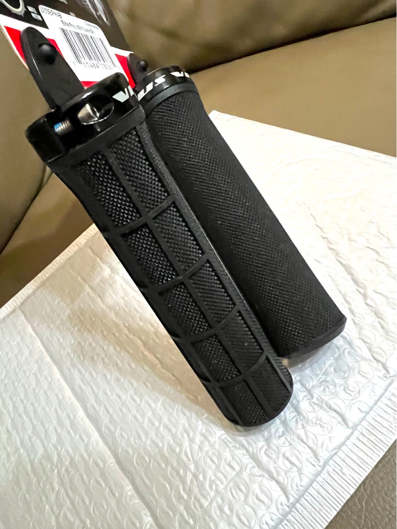 Vitus lock cheap on grips