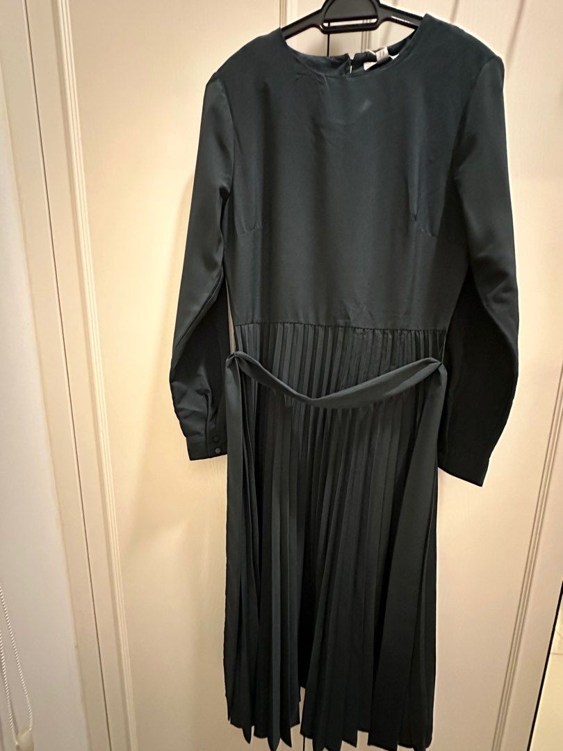 Warehouse green outlet pleated midi dress