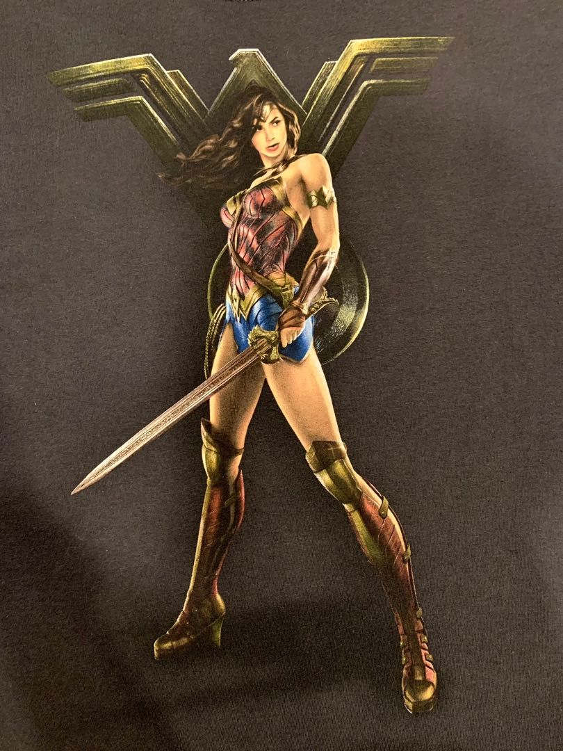 Her Universe Wonder Woman Lattice Sports Bra by DC Comics, Size M, Women's  Fashion, Activewear on Carousell