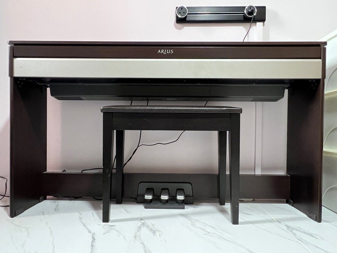 YAMAHA Digital Piano Arius YDPS31, Hobbies & Toys, Music & Media