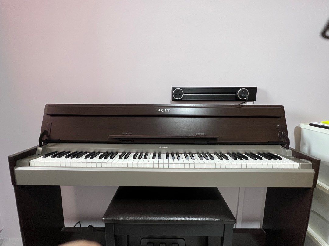 YAMAHA Digital Piano Arius YDPS31, Hobbies & Toys, Music & Media