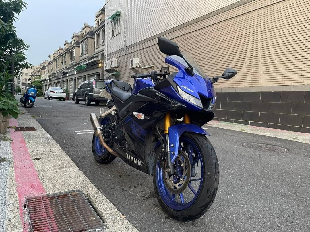 Yamaha Yzf R15 二手檔車中古車配合全額 超額 學生貸款強力過件白牌黃牌紅牌仿賽街車大型重機滿18即可辦理 機車 二手機車在旋轉拍賣