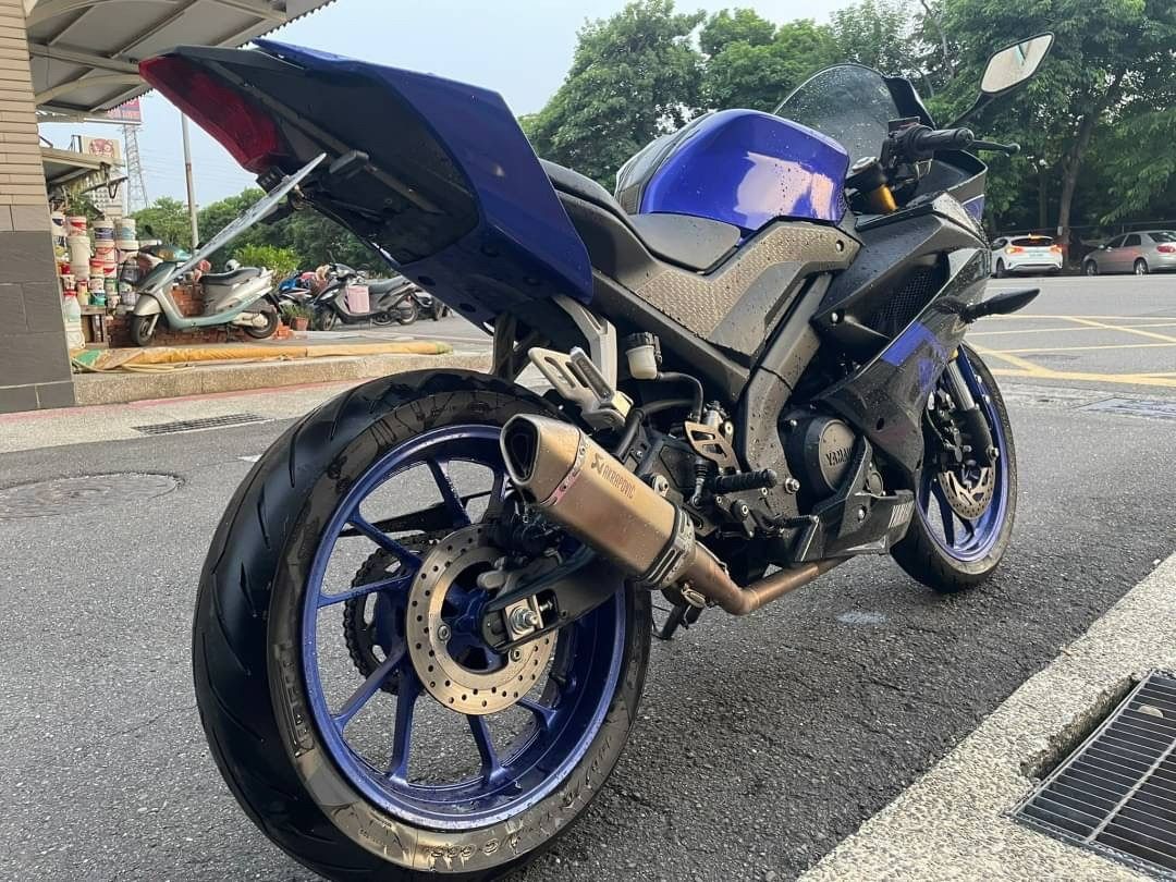 Yamaha Yzf R15 二手檔車中古車配合全額 超額 學生貸款強力過件白牌黃牌紅牌仿賽街車大型重機滿18即可辦理 機車 二手機車在旋轉拍賣