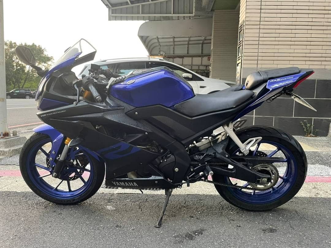Yamaha Yzf R15 二手檔車中古車配合全額 超額 學生貸款強力過件白牌黃牌紅牌仿賽街車大型重機滿18即可辦理 機車 二手機車在旋轉拍賣