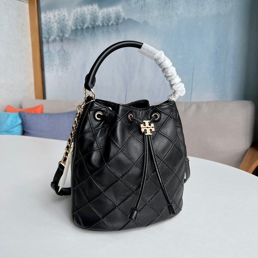 Tory Burch 2023 รุ่น : Small Fleming soft bucket bag Size : 6.9 x