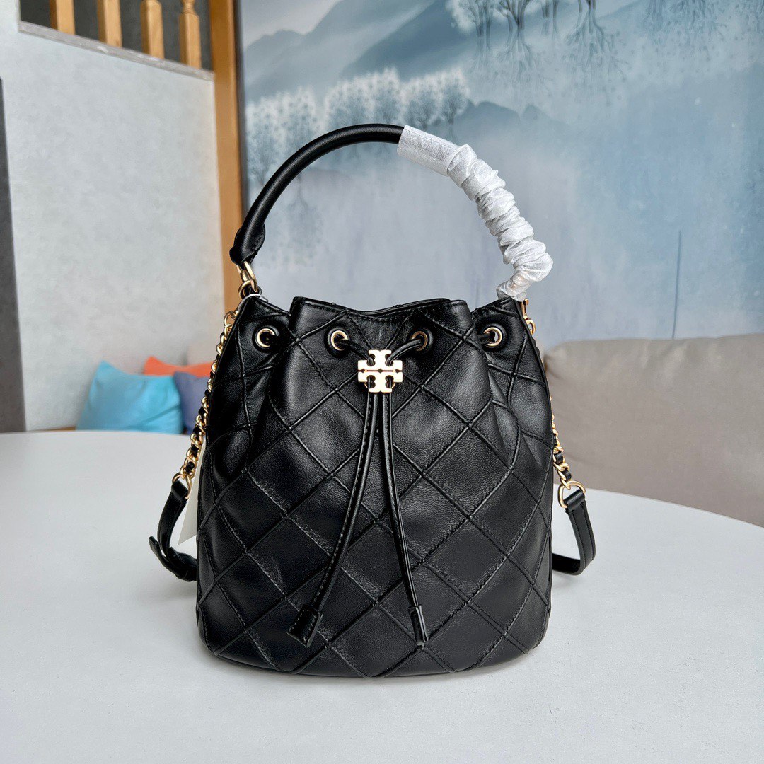 Tory Burch 2023 รุ่น : Small Fleming soft bucket bag Size : 6.9 x