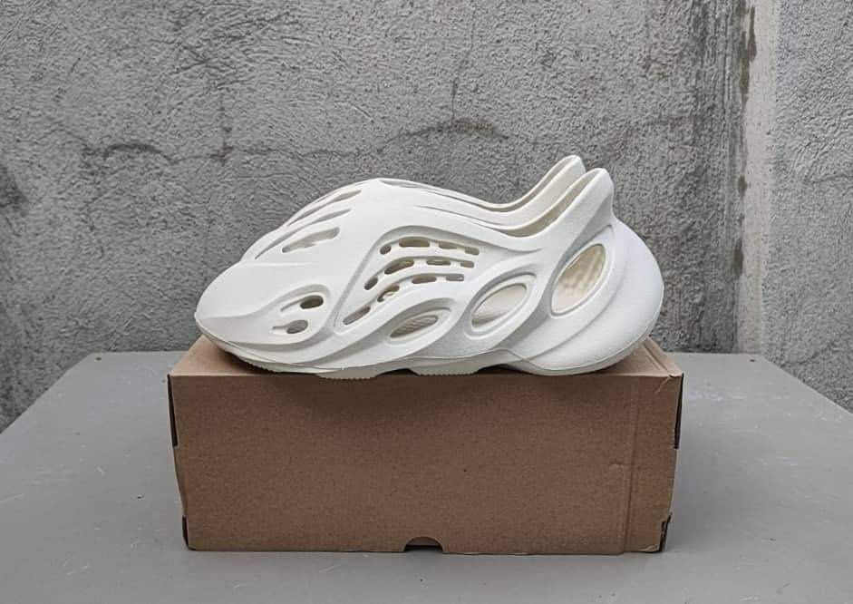 UA Adidas yeezy foam runner ararat (LW BATCH), Men's Fashion, Footwear,  Sneakers on Carousell