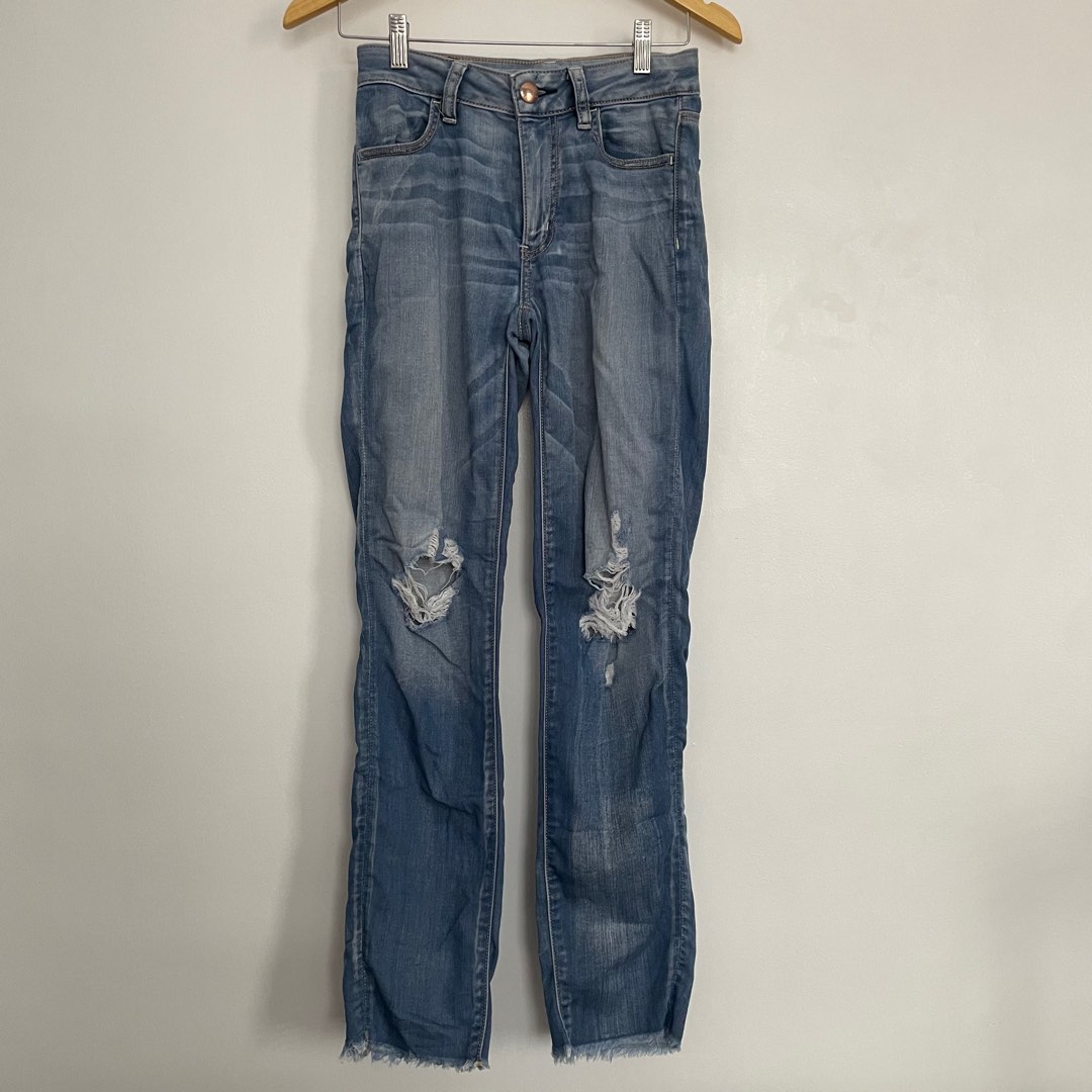 American Eagle Ripped Jeans, Women's Fashion, Bottoms, Jeans on Carousell