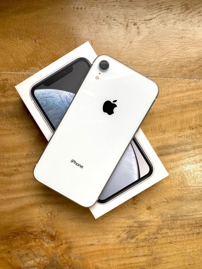 iPhone XR White 128 GB docomoスマートフォン/携帯電話 